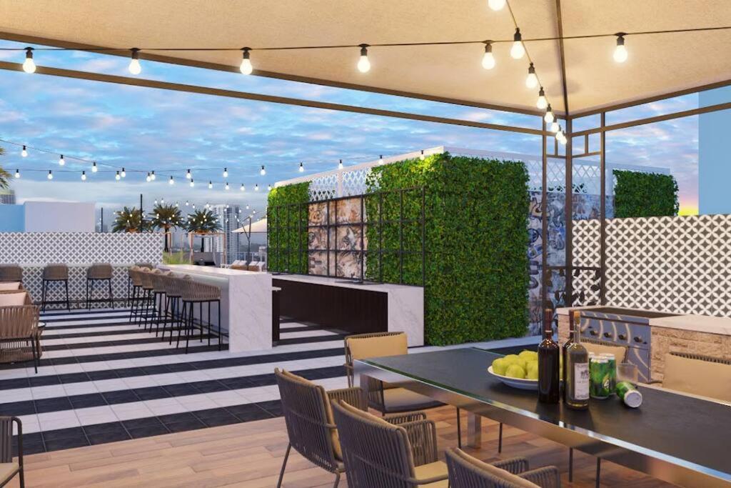 Downtown King Bed, Luxe Condo, Free Parking Apartamento *