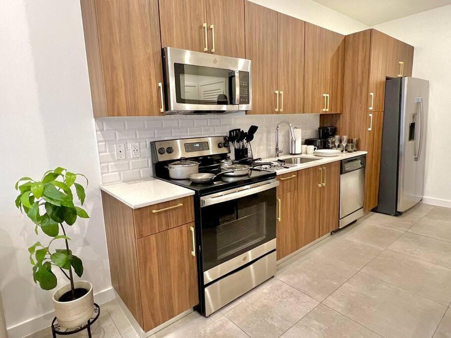 Apartamento Downtown King Bed, Luxe Condo, Free Parking Miami